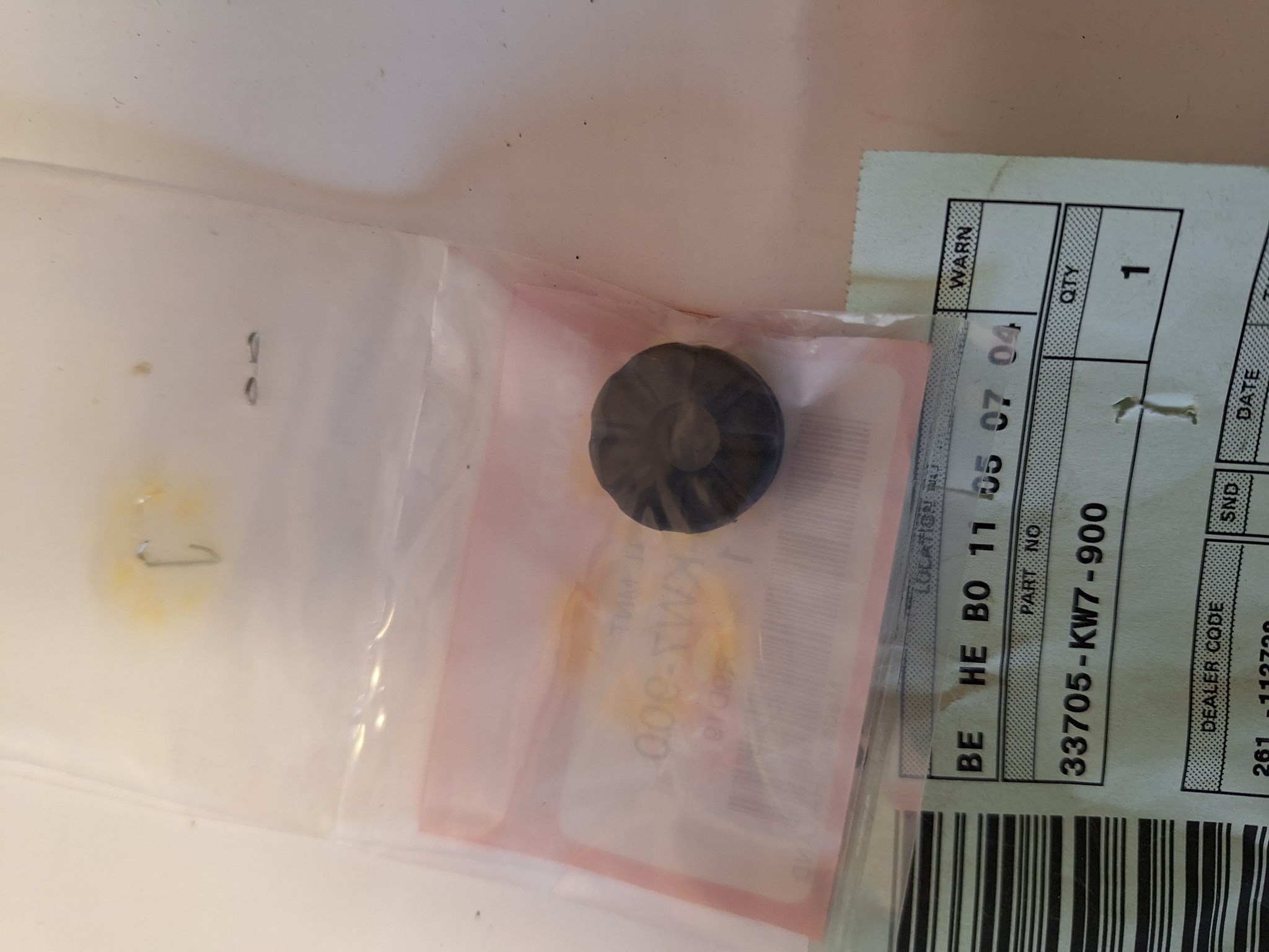 Picture of BEFESTIGUNGSGUMMI A,  33705-KW7-900  